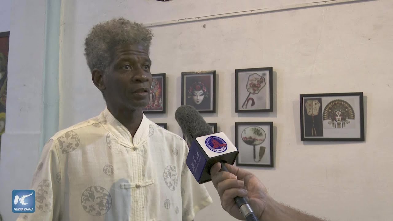 Inauguran en Barrio Chino habanero exposición plástica dedicada al abanico y su uso tradicional