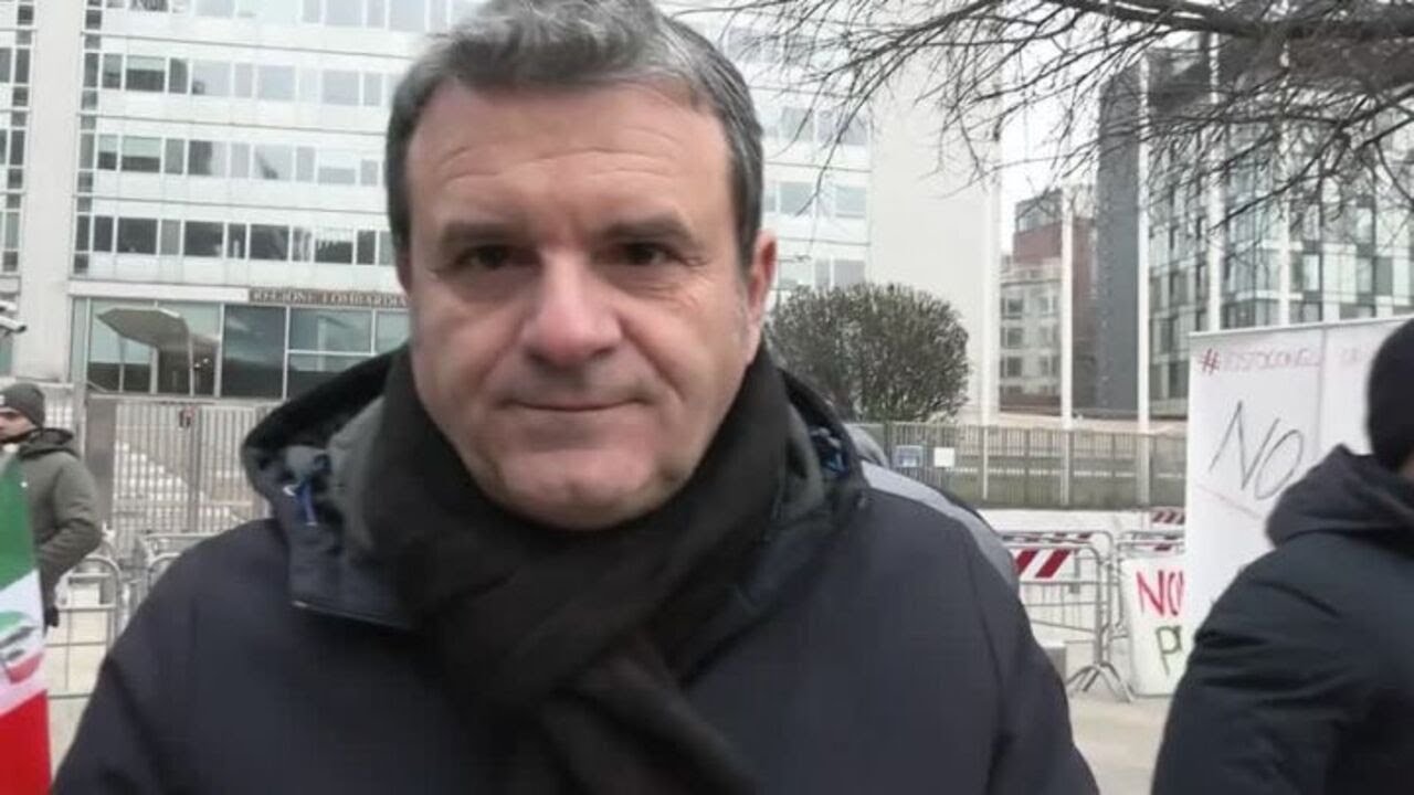 Accordo Ue-Mercosur, Centinaio: "Vorrei capire posizione governo, ma firmarlo sarebbe un errore"