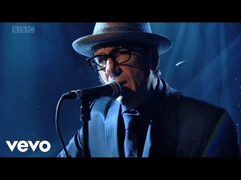 Videoclip de One Bell Ringing — Elvis Costello