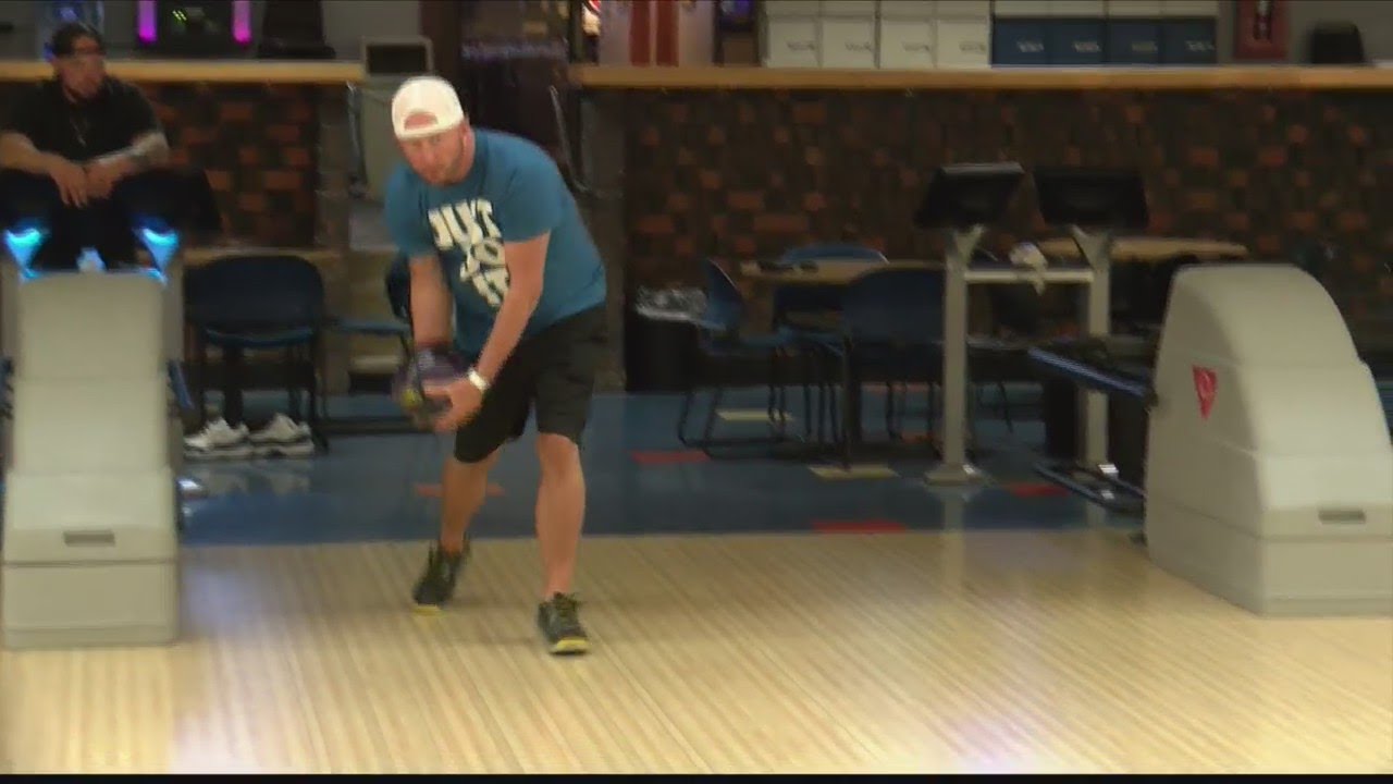 Peoria bowler includes Father in 300 game by placing his ashes in his ball | WMBD News - YouTube