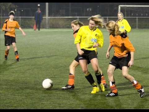 Voetbal meiden onder de 18.wmv