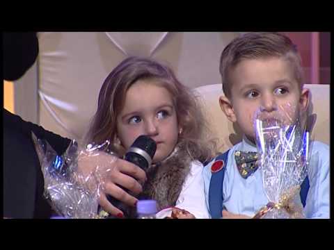 Krishtlindjet, fëmijët i festojnë në Ditë e Re, 25 dhjetor 2015- Ora News