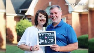 Parents&#39; empty nest photo shoot goes viral
