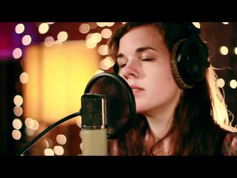 In Session: Tiny Ruins - Priest With Balloons