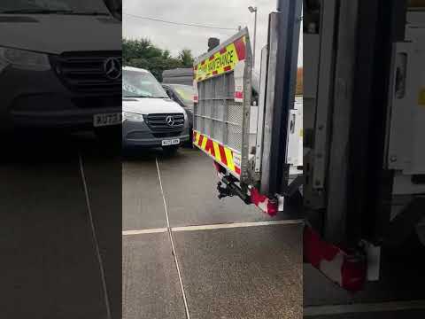 2022 Mercedes-Benz Sprinter 315 RWD Dropside - Image 2