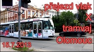 preview picture of video 'Olomouc - přejezd vlak X tramvaj, 15.7.2013'