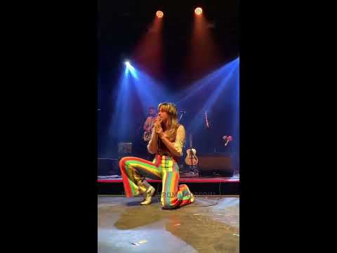 Lauren Ruth Ward Instagram Stories 15/02/2019 Heart To Mouth Tour, Mtelus, Montreal, Valentine’s Day