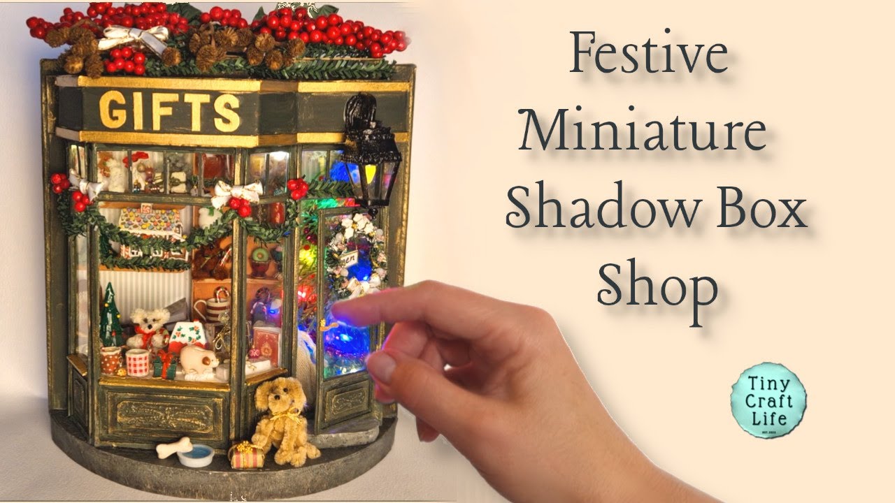 Made From SCRATCH ~NO KIT~ Miniature Idea #FestiveShadowBox #ShadowBox #ChristmasDiorama #RoomBox