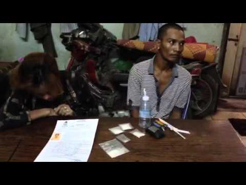 ប្រតិបត្តិកាណ៍បង្ក្រាបគ្រឿងញៀនរកឃើញថ្នាំប្រភេទម៉ាទឹកកក៥កញ្ចប់ធំឃាត់បាន២នាក់ប្រុសស្រី