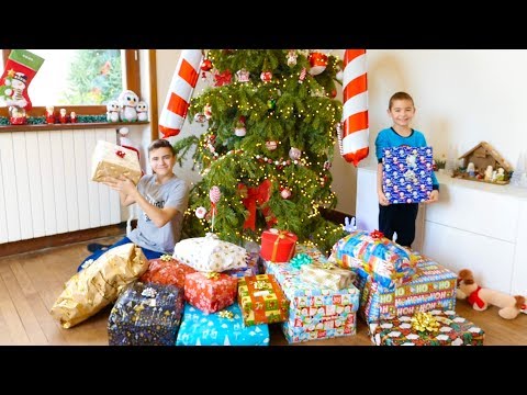 NOS CADEAUX DE NOËL 2018 - Swan & Néo Ouvrent Leurs Cadeaux !