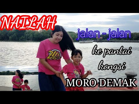 Nailah Jalan-Jalan ke Pantai Kongsi Moro Demak Bersama Nur Halimah