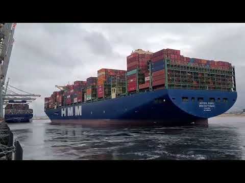 Unmooring One Of The Biggest Container Ships In The World.