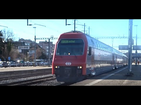 Abfahrt der S25 nach Linthal am Bahnhof Pfäffikon SZ