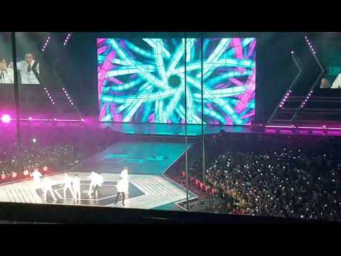 170402 EXO LOVE ME RIGHT EXOrDIUM Concert In Singapore