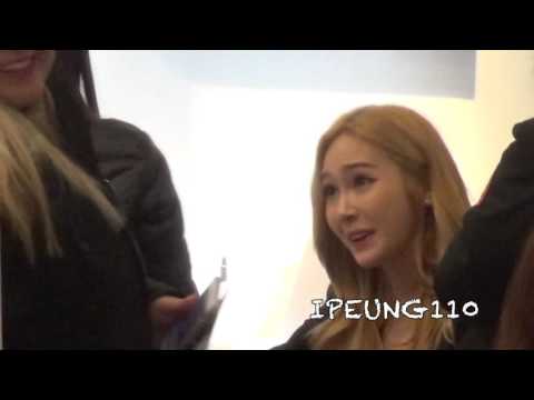 [FANCAM] 161201 #Jessica & #Krystal at #BlancEclare Flagship in Soho NYC by ipeung110