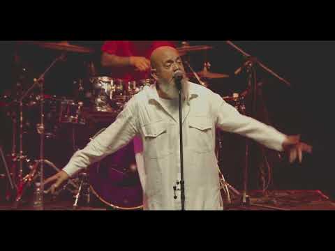 Waitin (en vivo en EL COLISEO)