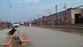 preview picture of video '174 DN Faisalabad Express At Multan Railway Station'