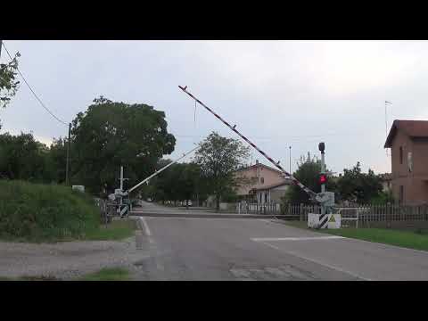 Passaggio a livello di via Cesare Battisti - Migliarino (FE) / Level Crossing / Paso a nivel