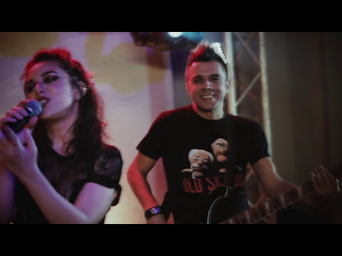 Trupa cover Life On Mars - I got you babe