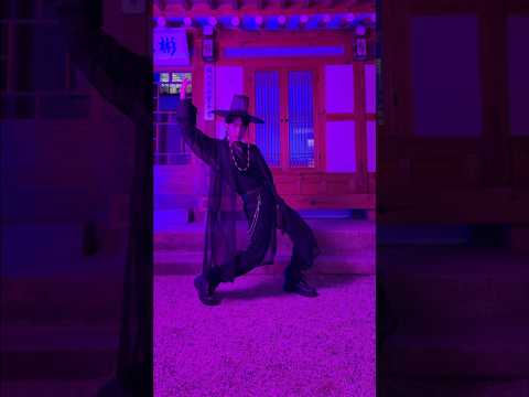 going after the fans 😈 #kpopdemonhunters #sajaboys #youridol