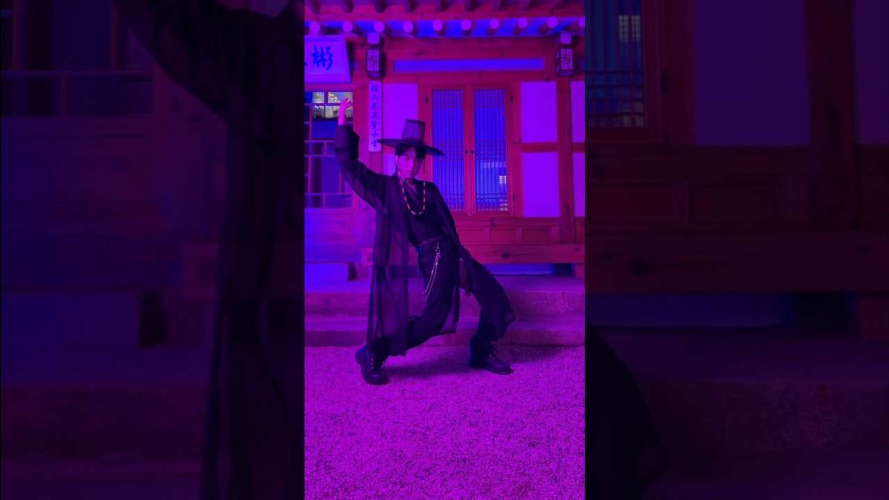 going after the fans 😈 #kpopdemonhunters #sajaboys #youridol