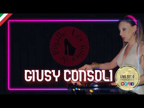 Giusy Consoli @ Les Folies de Pigalle WOMEN'S PARTY 07 03 2004