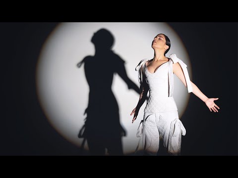 Javiera Mena - Diva ft. Chico Blanco (Official Video)