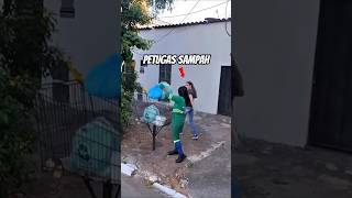 Download lagu This Girl Was Embarrassed to Collect Trash🥺But the Truck Driver's Actions Touched Her Heart. #sho... mp3