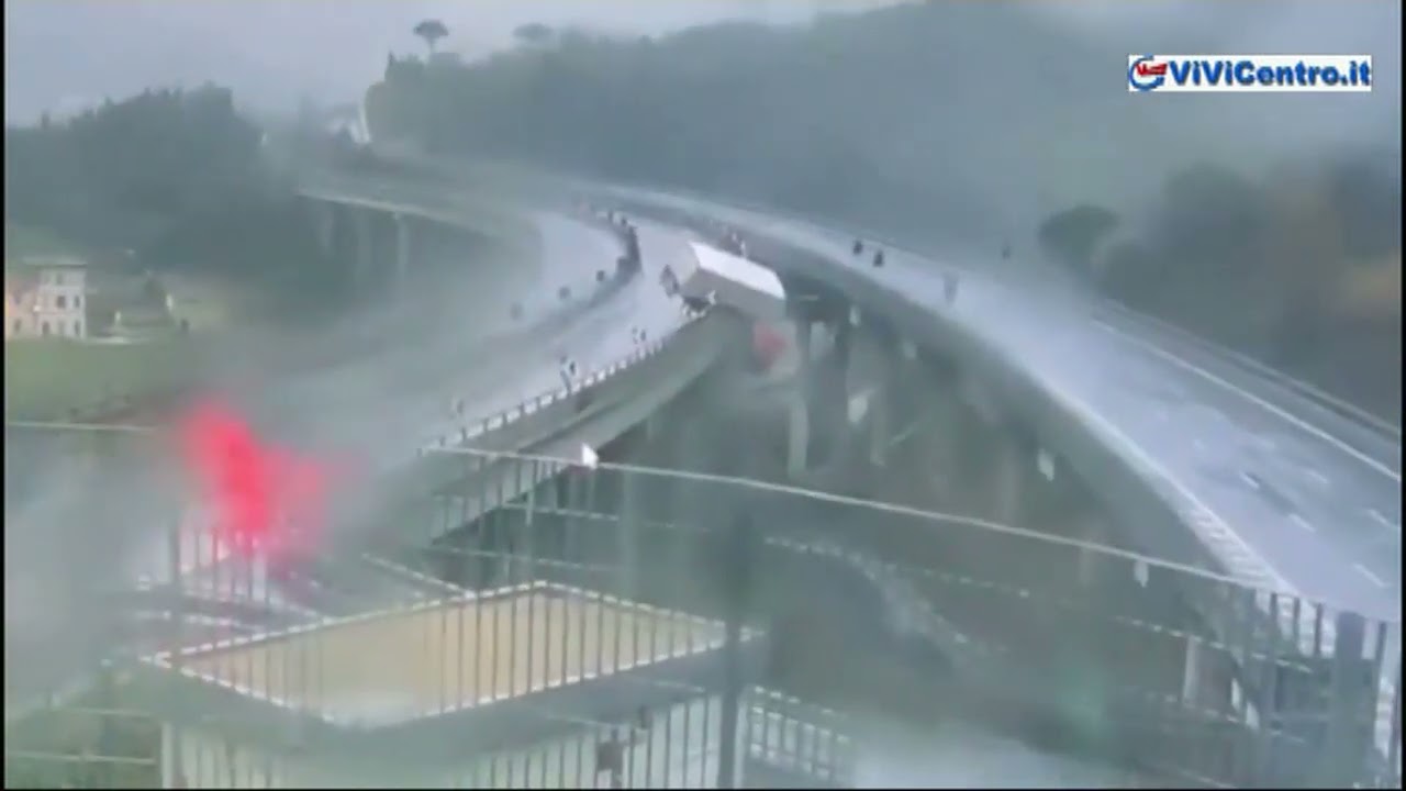 Camion sbanda e precipita dal viadotto Marinella sulla A1 VIDEO