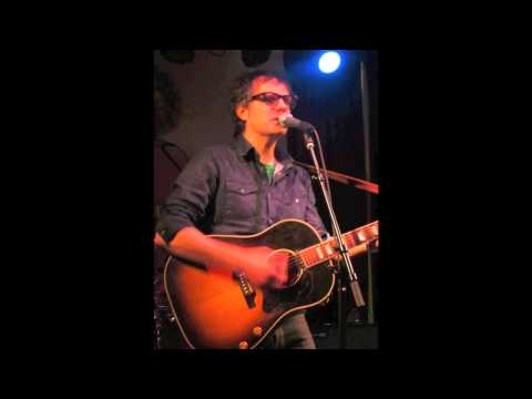 Mike Viola sings I Want It That Way by the Backstreet Boys - Acoustic
