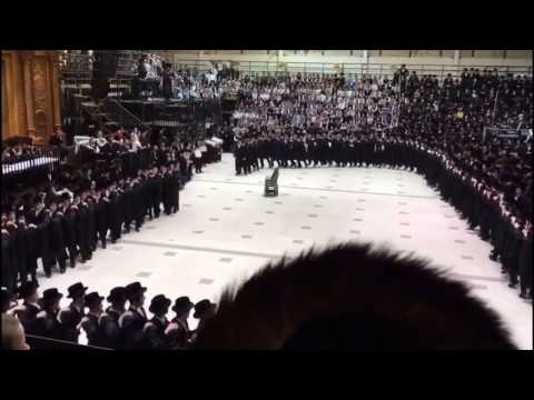 Simchas Beis Hashoeva In Skver - 2016/5777 | שמחת בית השואבה בחצר הקודש סקווירא