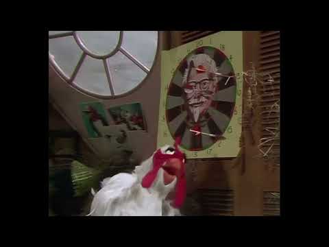 Gonzo's Epic Flower Fiasco with Camilla the Chicken