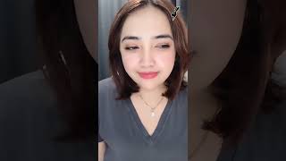 Download lagu Sweet and super cute auntie but she's big mp3 Download lagu Sweet and super cute auntie but she's big mp3