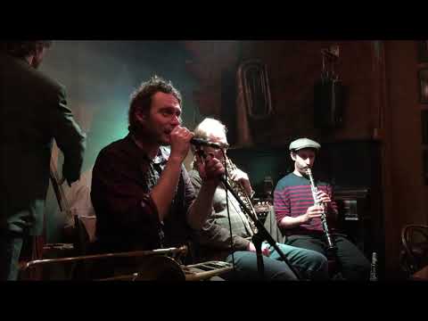 Roamer Street Rag Band at Speiches. Lullaby Of The Leaves