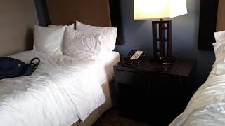 Detroit Metro Airport  Holiday Inn Park and Stay, Free 8 Day Parking& Airport Shuttle!! Vegas Bound😎