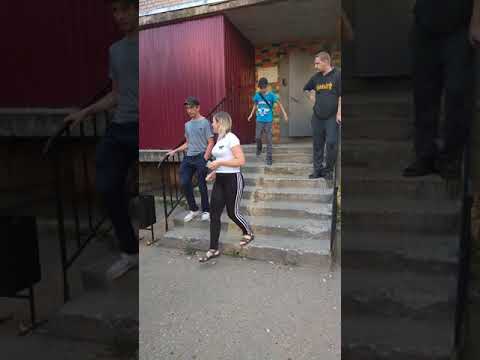 Ссыкуны в подъезде часть 2