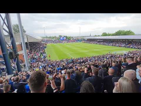Stockport County win promotion back to the Football League - Final minutes pitch invasion