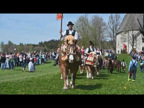 , title : 'Un peregrinaje de caballos en Alemania en honor a San Jorge'