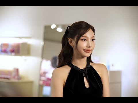fwee (フィー)公式動画サムネイル: 【TWICEナヨン】fweeアジトに電撃訪問した様子をフルでお届け✉日本語独占インタビューも🎤✨