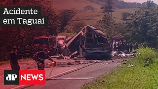 Polícia investiga se falha humana causou batida que matou mais de 40 pessoas em SP