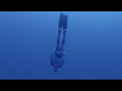Arnaud Jerald freediving  -101m deep on a single breath - World Championships 2018