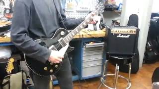 Video thumbnail for Guitarra Phoenix Les Paul (captadores Cabrera) e Marshall MG 15 CDR - Ozzi Osbourne Bark at The Moon by lecodiniz