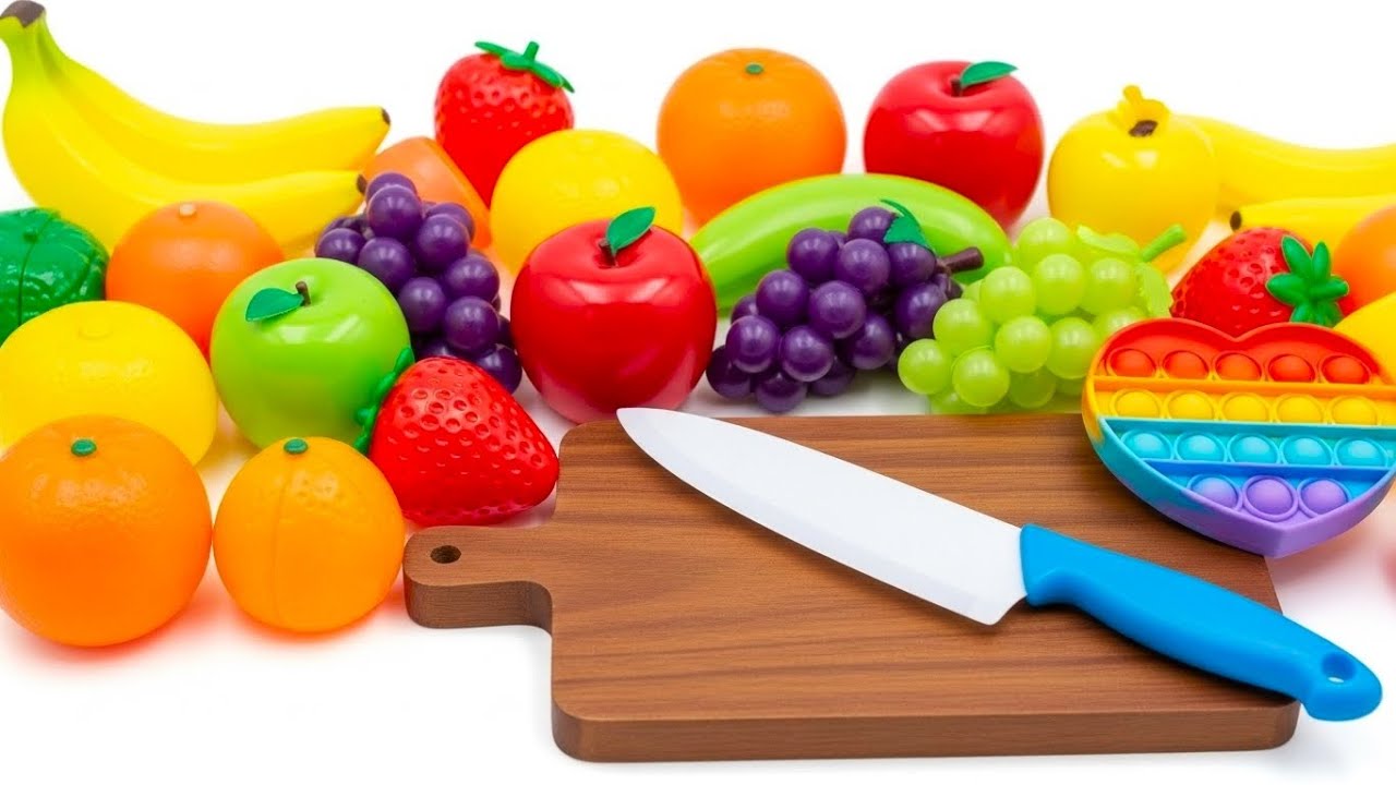 ASMR 木とプラスチックからフルーツのおもちゃをカット - ASMR Cutting Plastic fruit vs real kiwi fruit