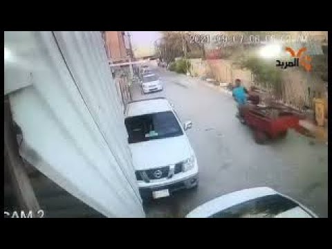 شاهد بالفيديو.. أغطية المنهولات سرقتها تتكرر من بعض أصحاب الستوتات #المربد