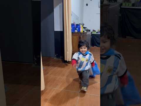 Mi novio y mi hijo mirando un partido de argentina