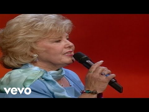 Bill & Gloria Gaither - When All of God's Singers Get Home [Live] ft. Jeanne Johnson