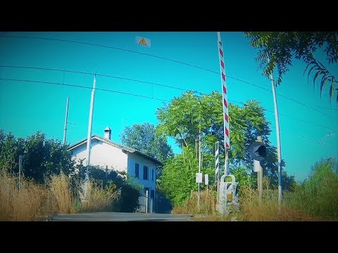 2 passaggi a livello Nizza Monferrato (AT) Via Volta # railroad crossing # bahnübergang