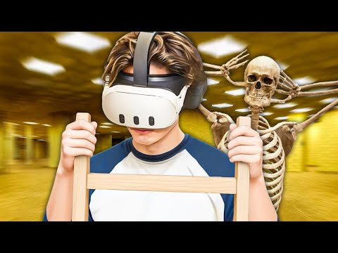 İki Maymun Backrooms'dan Kaçmaya Çalışıyor