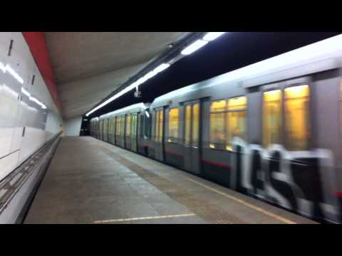 RET Metro SG2 Met Graffiti Aankomst Oostplein Rotterdam