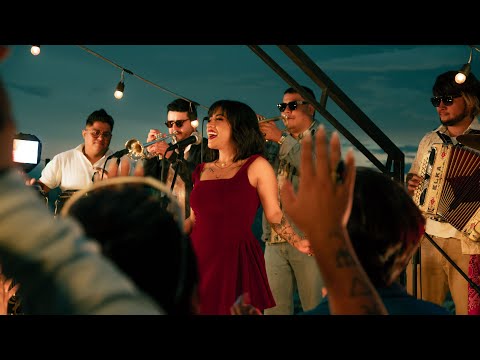 Va Quedando Atrás - Paola 